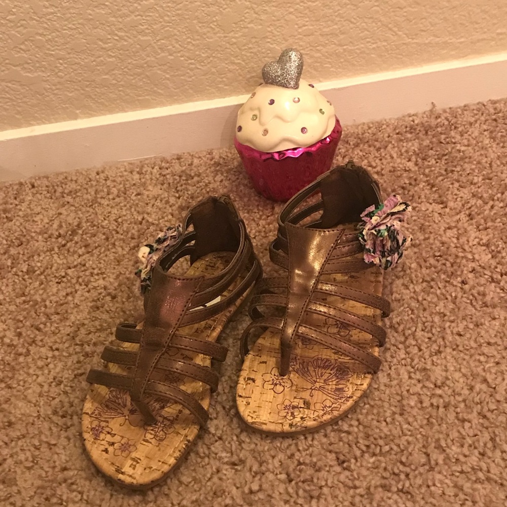 Bronze Floral Sandals 🌸🌺🌸